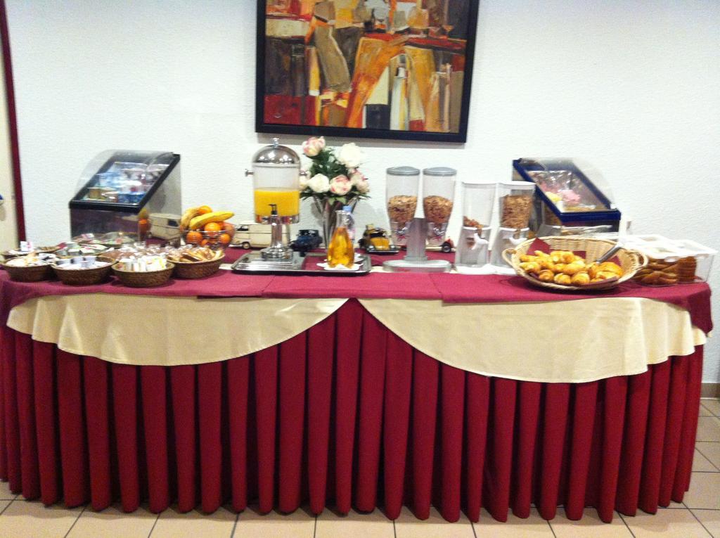 Comfort Hotel Poissy Technoparc Zewnętrze zdjęcie