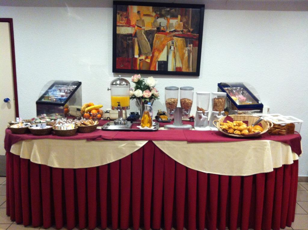Comfort Hotel Poissy Technoparc Zewnętrze zdjęcie